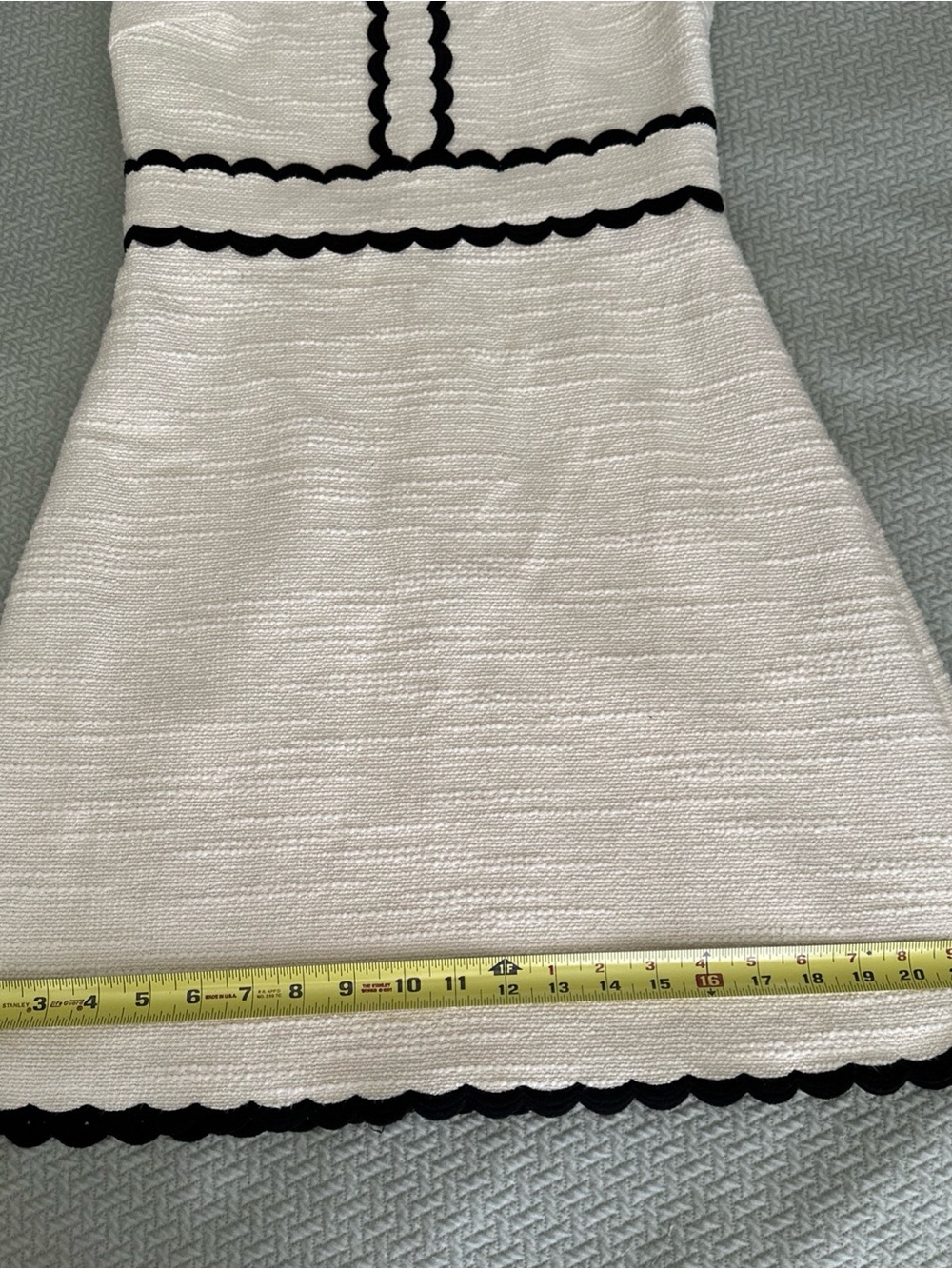 Kate Spade New York Cream
Black Scallop Trim Tweed A-Line
Dress Size 4 EUC - Picture 13 of 16